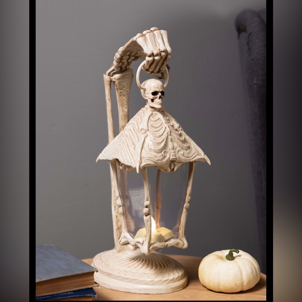 Light Up Skeleton Crew Lantern